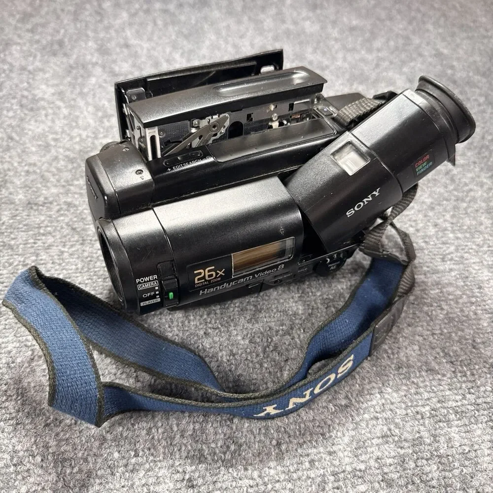 Sony Handycam Video 8 Camcorder VCCD-TR66 Bundle Camera is Tested Bag Batteries